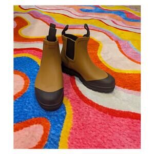 NWOB Everlane The Rain Boot Golden Oak Rubber Chelsea Boots Size 6